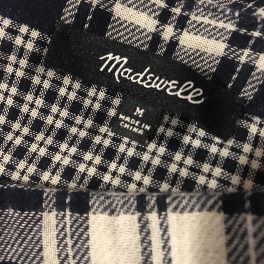 Madewell boxy navy plaid top *shop@iamwarrior